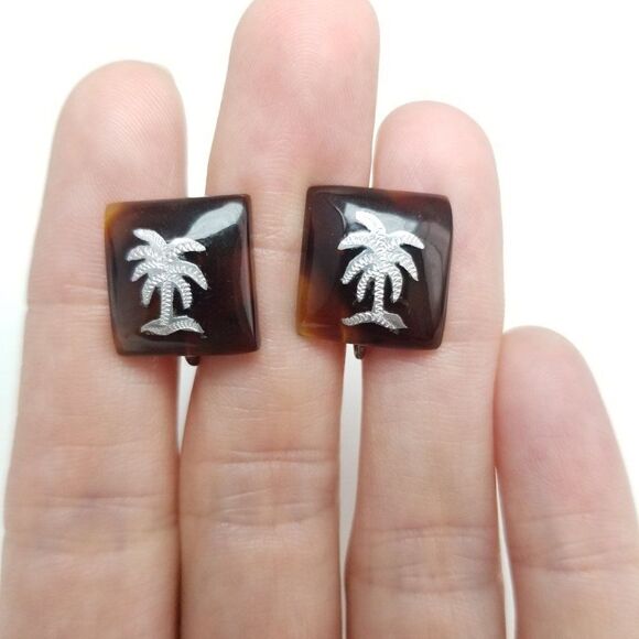 Vintage Palm Tree Design Square Screw Back Clip On Earrings, Retro Tropical - Picture 1 of 6